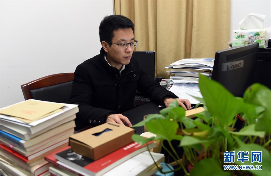 (新华全媒头条·图文互动)(2)一堂特殊而难忘的思政课——习近平总书记主持召开学校思想政治理论课教师座谈会侧记